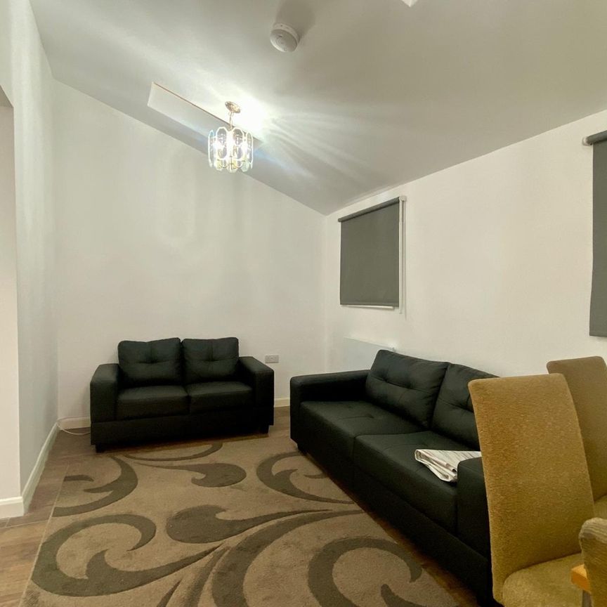 1 Bed Flat, Walpole Road, SW19 - Photo 1