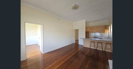Art-deco apartment paradise in Glenelg South - Photo 2