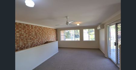 DUPLEX WITH A YARD - Photo 2