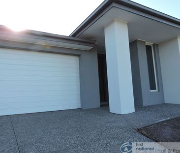 14 Scorchin Drive, Cranbourne South - Photo 5