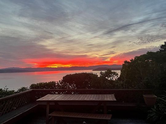 Lovely bays home with harbour views - Photo 1