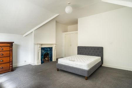 4 bedroom flat to rent - Photo 3