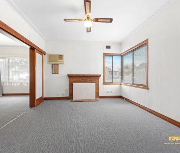 “Spacious Family Home in the Heart of Sunshine!” - Photo 4