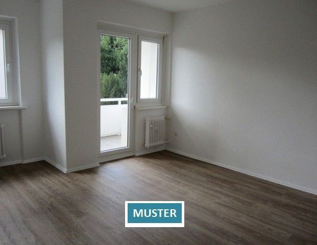Sanierte 2,5 Zimmer Erdgeschoss Wohnung mit Terrasse, sofort anmietbar! - Foto 1