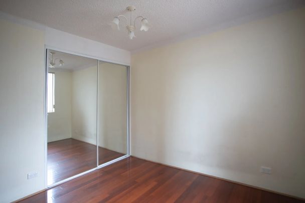 Two bedroom apartment | 500m to train station - Photo 1