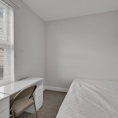 Spacious 5-Bed, 2-Bath Student Apartment with Large Living Space - Photo 1