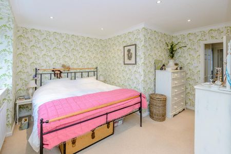 4 bedroom semi-detached house to rent - Photo 3