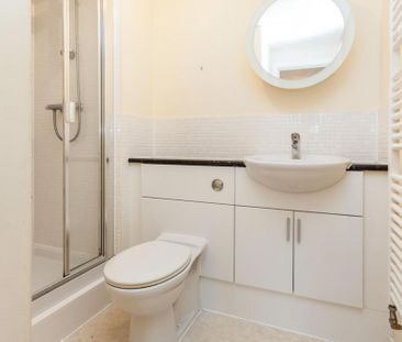 2 bedroom flat to rent - Photo 3