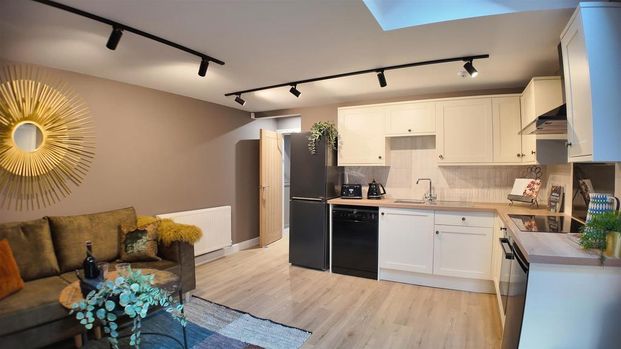 1 bedroom in a house share to rent - Photo 1