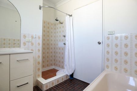 Modern Comfort in a Convenient Coastal Setting - Photo 4