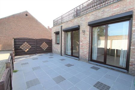MOOI GELIJKVLOERS APPARTEMENT MET GROOT TERRAS + GARAGE - Photo 3