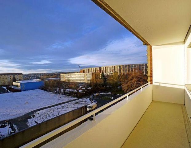 Großzügige 4-Zimmer-Wohnung mit Balkon in ruhiger, grüner Lage - Photo 1