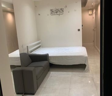 Studio Flat, Hamilton Avenue, IG6 - Photo 1