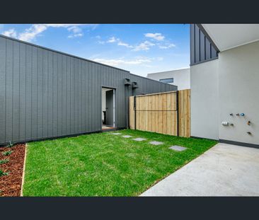 21 Travertine Loop, Berwick, Vic 3806 - Photo 3