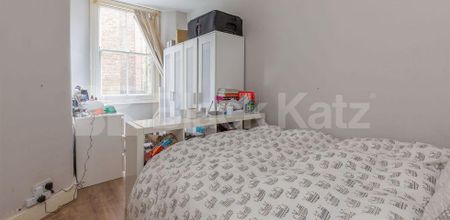 Large 4 bed set with a beautiful red brick mansion block - Photo 5