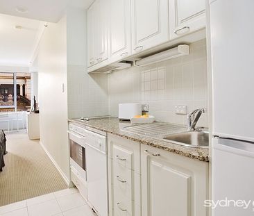 EXECUTIVE STUDIO APARTMENT | Unfurnished - Photo 2