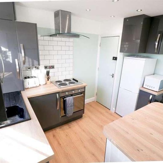 Leslie Terrace, Leeds, LS6 - Photo 1