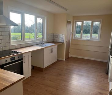 3 bedroom detached bungalow to rent - Photo 4