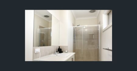 Cosy Home in Established Charlemont - Partially Furnished - Photo 3