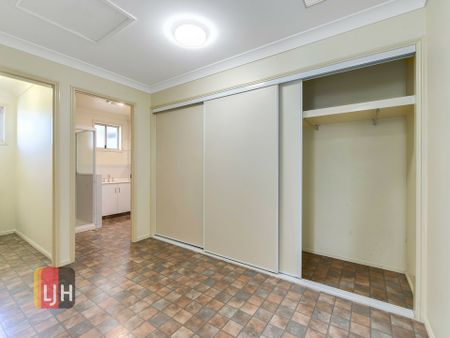 AIR CONDITIONED 2 BEDROOM TOWNHOUSE WITH COURTYARD - Photo 4