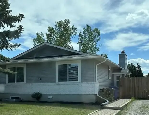 2 bedroom Basement Suite | 121 Visser Place, Okotoks - Photo 1