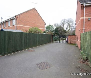 Quarryfield Lane, Cheylesmore, Coventry - Photo 1