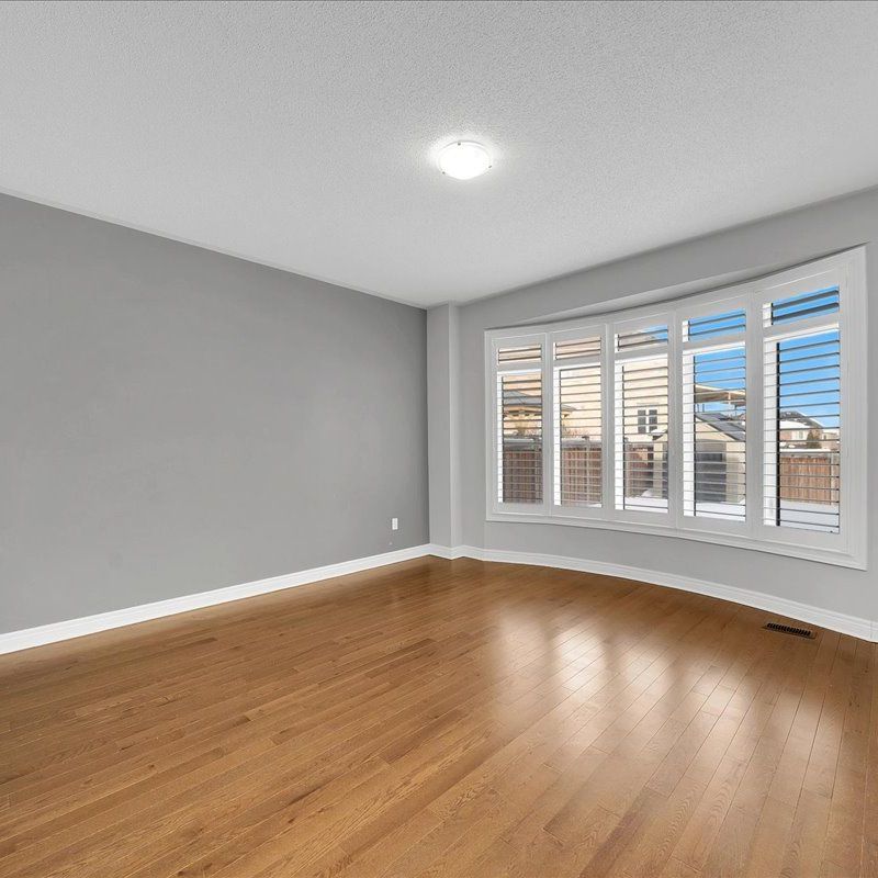 For Lease - 17 Fortis Crescent, Bradford West Gwillimbury, Ontario - Photo 1