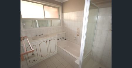 Walk To Pakington Street Shops - Photo 4