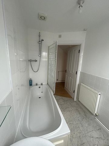 £1,050 PCM, Modern Two Bedroom Second Floor Flat with Allocated Off-Road Parking in Chartwell Court, Cowbridge Road East, Canton, Cardiff, CF5 1BN - Photo 5