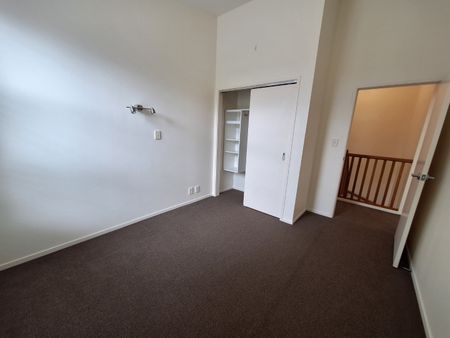 Contemporary Townhouse - Photo 2