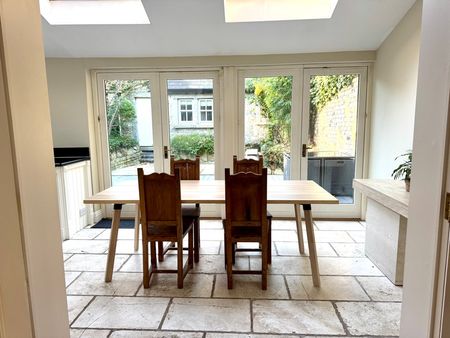 24 Heytesbury Lane Ballsbridge Dublin 4, - Photo 3