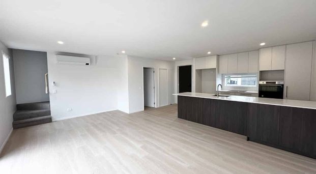 Oxley Ave Townhouse - Photo 1