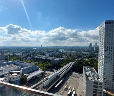 Wohnen mit Skyline-Flair – Rooftop Pool & Fitness bei der U1 - Photo 4