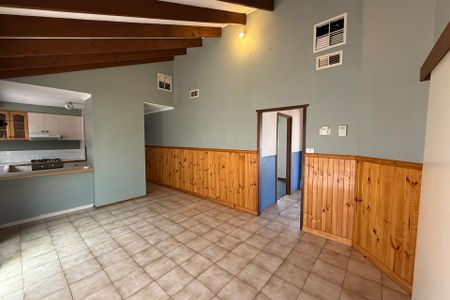 8 Frances Crescent, Cranbourne North VIC - Photo 3