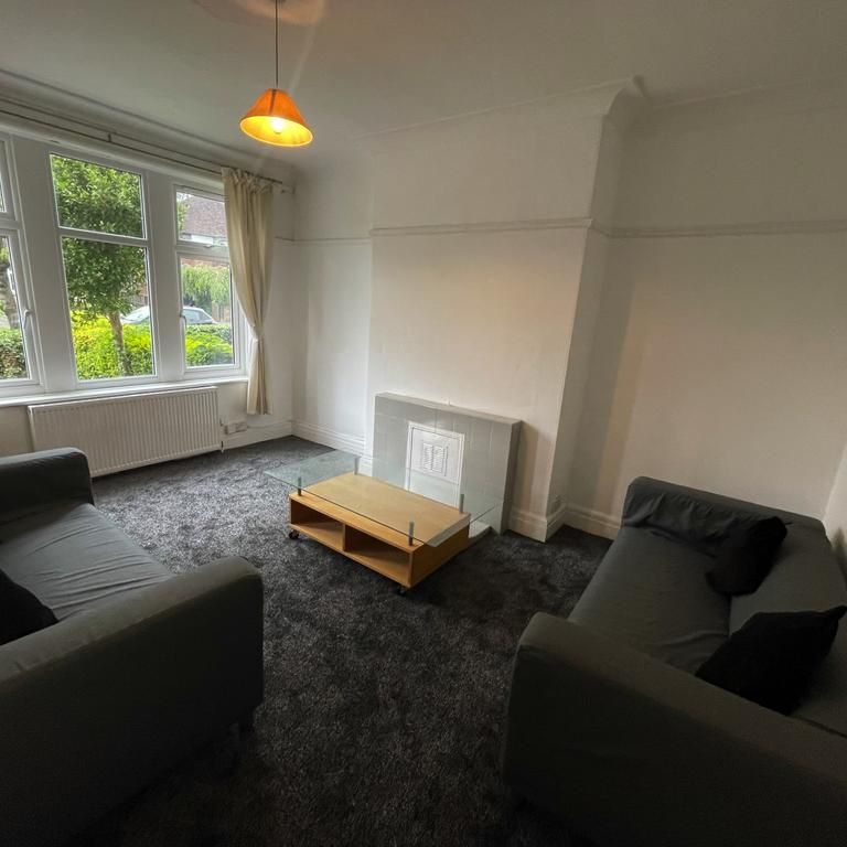 1 bedroom in a house share to rent - Photo 1