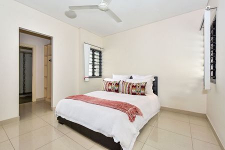 LEASE BREAK - LIGHT, LUXURY AND LEAFY VIEWS!! - Photo 3