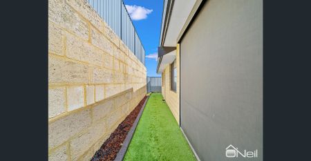 BYFORD - 4x2 - ELEGANT FAMILY HOME IN THE SCARP ESTATE - READY TO IMPRESS THE FAMILY FOR CHRISTMAS! - Photo 3