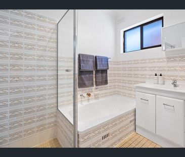 Neat, updated unit in prime position - Photo 2