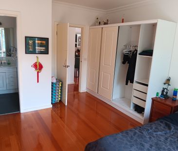 Cheltenham - Photo 1