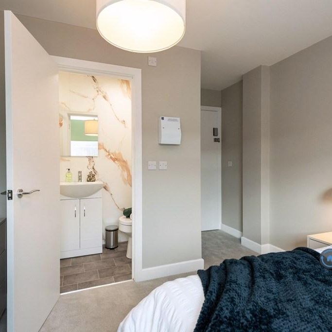 1 bedroom in a house share to rent - Photo 1