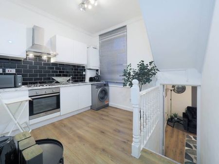 2 Bed Flat, Hammersmith Road, W14 - Photo 4