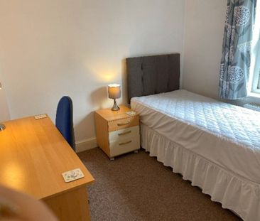 6 Bed Student Accommodation - Photo 2