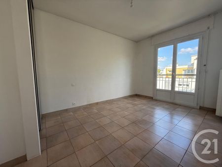 Location Appartement 4 pièces 93m² MONTPELLIER 34090 - Photo 2