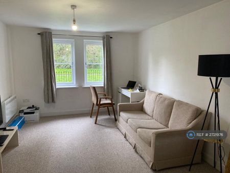 2 bedroom flat to rent - Photo 2