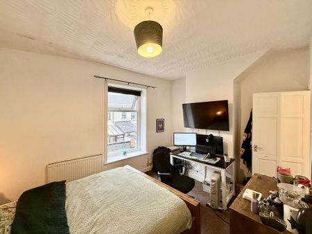 2 bedroom terraced house to rent - Photo 2