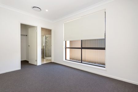 MODERN 4 BEDROOM HOME - Photo 2