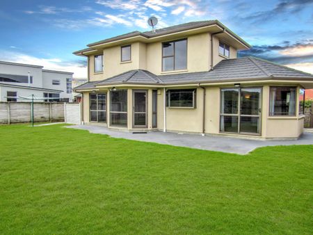 16 Silverpine Avenue, Woodridge - Photo 4