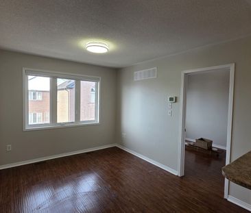For Lease - 676 Cornell Rouge Boulevard Unit# Rear Coach House, Mar... - Photo 3
