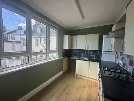 2 bedroom flat to rent - Photo 4