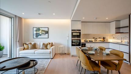 Luxurious 2-Bedroom Apartment with Private Balcony & High-End Amenities in Central London - Photo 5